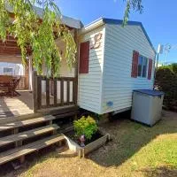 Mobil-home 323 - 6 personnes - 3 chambres، فندق في سانت أرنولت