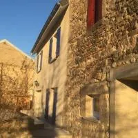 Le village caché, hotel em Le Mayet-de-Montagne