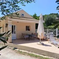 Albert's Place, hotel di Mesongi