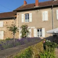 Maison Belle Vie,Saint-Symphorien-de-Marmagne的飯店