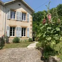 Gite Coccinelle in the medieval town of Confolens – hotel w mieście Confolens