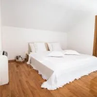 Sunny apartment - by the sea, hotel a Sutivan