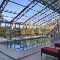 Hilton Toronto Airport Hotel & Suites, hotel near Toronto Pearson International Airport - YYZ, Mississauga