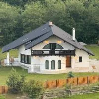 Julien House, hotell sihtkohas Prisaca Dornei