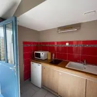 Independent 2 bedrooms with garden, hotel di Les Sables-dʼOlonne
