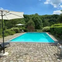 Paddock Lodge - Suites Wellness & Chambres d'hôtes、ストゥモンのホテル