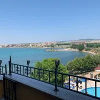 Sea View Holiday for young Family Aheloy, near Sunny Beach, with balcony, pool and beach,Почивка на плажа с балкон, гледка към морето, басейн в Ахелой, близо до Слънчев бряг, хотел в Ахелой