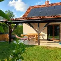 Dom Mazurska Apartamenty Sauna balia, hotel v destinácii Rydzewo