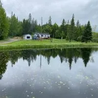 Peaceful and Heavenly Private Water Front Cottage on 100 Acres of Scenic Beauty- Trent Lakes, hotel a Kinmount