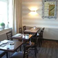 Hotel Theile garni, hotel u gradu Gumersbah