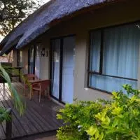Chobe Sunset Chalets, hotel di Lesoma