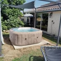 L'Edenwine jardin clos et spa privatif, hotelli kohteessa Doulezon