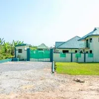 Luxurious Akwaaba Villa، فندق في Kwesimintim