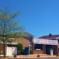 Atlantic Motel โรงแรมในพอยท์เพลสเซนท์บีช