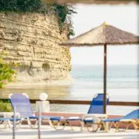 Maria's Beach Hotel โรงแรมในซีดารี