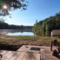 Domaine de l'Atrée - Tente Maasaï Poyaudine, hotel em Saint-Martin-des-Champs