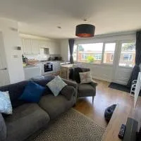 Beau - Brambles Chine, Colwell Bay, Nr Yarmouth - 5 star WiFi - Short walk to The Hut and beach - Ferry offers, hotel u gradu Freshwater