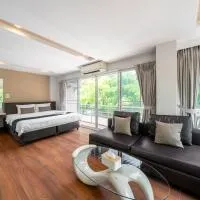 Story At Bangkok- 211 Studio with Balcony, hotel en Khlong Toei