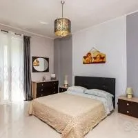 Appartamento posizione comoda โรงแรมในโกลเลญโญ