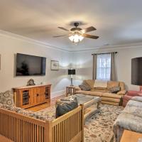 Traditional Southern House with Front Porch, hotel berdekatan Anderson Regional Airport - AND, Anderson