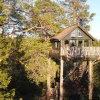 Tretopphytta Kraggbua, hotel en Snerta