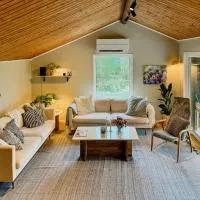 Nature-Close Cottage Near The Sea, hotel u gradu Varberg