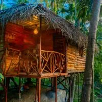Wooden Eco Cottage Couple Cabana, hotel a Katiyawa