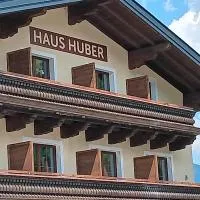 Haus Huber Zimmer und Apartments, hotel em Mittersill