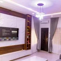 Crowned Crest Apartments, hotel u gradu 'Akowonjo'
