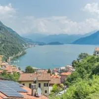 Harmony on the Lake by Rent All Como, hotell i Argegno