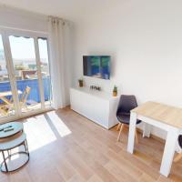 55E - Superbe studio climatis&eacute; enti&egrave;rement r&eacute;nov&eacute; au 5&egrave;me et dernier &eacute;tage sur le bord de Mer de Menton, hotel a Mentone