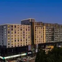 UrCove by Hyatt Jiashan Centre, hotel in Jiashan