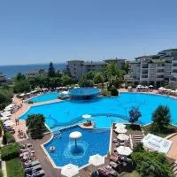 СПА Апартаменти за ГОСТИ Затворен комплекс ЕМЕРАЛД, Hotel in Rawda