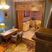 Historic & Charming Home just Steps from Deer Creek Winery, hotel poblíž Greene County Airport - WAY, Uniontown