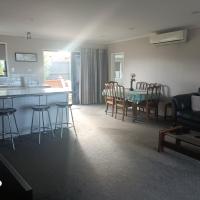 Cozy spacious estuary view three bedroom townhouse, hotel poblíž Letiště Napier Hawke's Bay - NPE, Napier