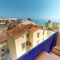 Studio r&eacute;nov&eacute; climatis&eacute; avec balcon et wifi &agrave; Menton - FR-1-196-383, hotel i Menton