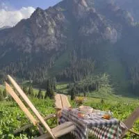 Ernis Yurt Camp, hotel a Mineralʼnyy Istochnik Altyn-Arasan