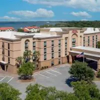Hampton Inn & Suites Pensacola/Gulf Breeze, отель в городе Галф-Бриз