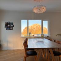 Spacious apartment with a view!, hotel poblíž Letiště Vestmannaeyjar - VEY, Vestmannaeyjar