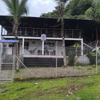 Casa Hotel La Cherna, hotell sihtkohas Bahía Solano lennujaama José Celestino Mutis Airport - BSC lähedal