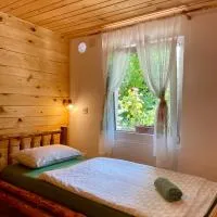 The Wood Nest Apartment - Forest View & Jacuzzi, hotel a Borovnica