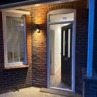 Spacious 4-Bedroom Home, hotel u gradu 'Liss'