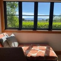 Dara Vineyard Cottage: Martinborough şehrinde bir otel