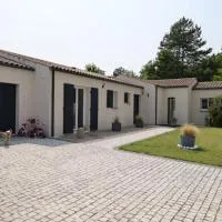 chambre d'hotes Les 3 moineaux, хотел в Aigrefeuille-dʼAunis