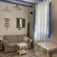 Cosy apartment next to the sea, хотел в Барселона