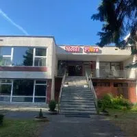 Hotel FLÓRA retro, hotel em Dudince