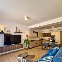 Coastal Bliss in Xlendi, Brend New Apartment, hotel a Munxar