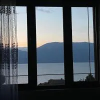 Villa Vista Lago, hotel v destinaci Mëmlishtë