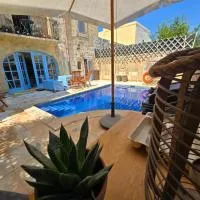 Charming Farmhouse with Pool, hotel din Sannat