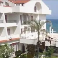 Hotel Lungomare Brancaleone โรงแรมในบรังกาเลโอเน มารีนา